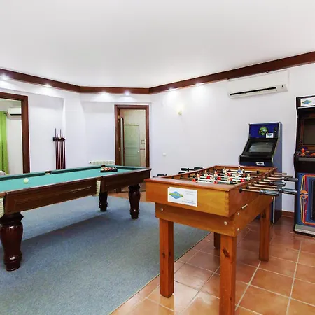 Villa In Armacao De Pera Near Beaches